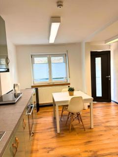 Haus mit Kostenlosen Öffentlichen Parkplätzen - 3