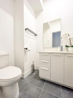 Magnificent Old-Meet 3BR - Downtown Montreal - 4