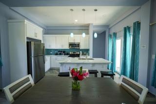 Villa Armoniosa Spacious Beachfront 2BR with Pool - Lower Level - 5