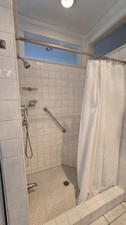 Great for couples, academics, near Harvard - 4