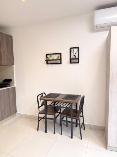 Luxury Apt at The Bantree - Gym, Pool, Security - 2