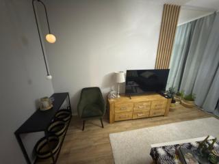 Old Money House by Thomas - 7