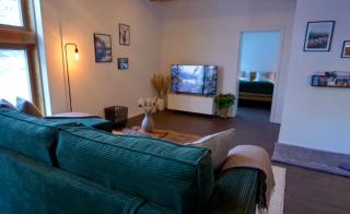 Louisa's Gallery - Stilvolles ruhiges Alpine Apartment mit Whirlpool & Bergblick - Wandern & Ski - Swiss Alps - 9