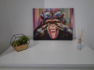 Central Bedford FREE Parking & Private Garden& Conservatory Perfect for large group of people - 6