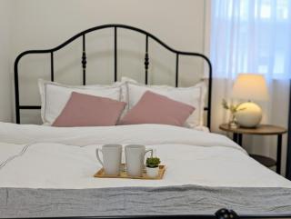 Modern downtonw apartment Unit A - 3