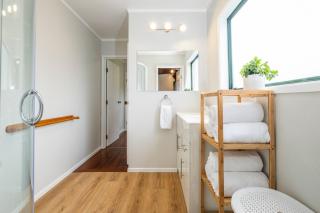 Peaceful Lake Chalet Lake Taupō Views - 4