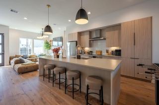 Downtown Luxury Retreat with Pool and Mini Golf Walkable to FIFA WORLDCUP FESTIVAL - 3