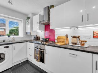 Sleeps 4 3 Bathrooms Wrexham AFC Driveway - 7