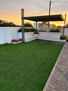 Glitz & Glam Guesthouse - 5