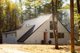 Stratton Ski Haus A-Frame Hot Tub Sauna EV Sleeps 10 - 9