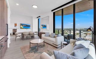 Luxury Corner Condo with Panoramic Ocean Views - 4