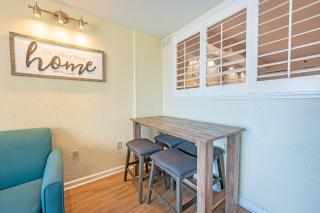 Oceanfront Views, Recently Renovated Kitchen,Pools - Myrtle Beach - 3