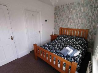 Captain's Quarters - Heart of Cowes - sleeps 11 - 5