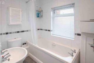 Captain's Quarters - Heart of Cowes - sleeps 11 - 3