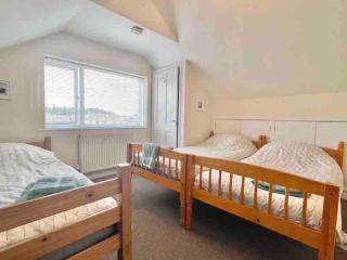 Captain's Quarters - Heart of Cowes - sleeps 11 - 1