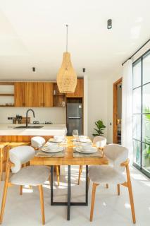 Vista Villa - Rice Field Stay with Pool & Rooftop Lounge - 1