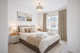 Mantons Living - Spacious 4 Bedroom Contractor & Corporate House - 3