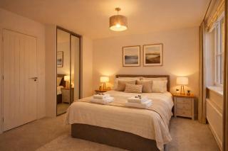 Mantons Living - Spacious 4 Bedroom Contractor & Corporate House - 2