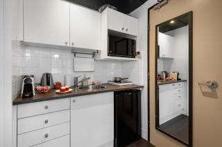 MACL713/28P - Harbourview Studio - Sydney - 1
