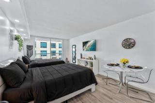 Stylish Brickell Studio - Pool, Gym & Great Views - 0