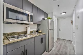 Stylish Brickell Studio - Pool, Gym & Great Views - 3