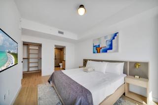 Luxury 2BR Residence District 225 Walk to Arena - 4