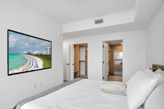 Luxury 2BR Residence District 225 Walk to Arena - 2