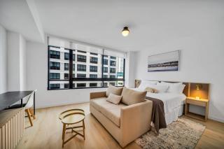 Luxury Studio District 225 Walk to Arena & Ultra - 0