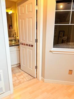 Perfect 3 bedroom 3 and half bathrooms townhome in Greenwood with parking and Rooftop Deck - 8