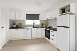 2-Bedroom Charm near Mater Hospital Pimlico Townsville - 4