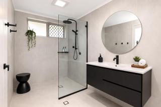 2-Bedroom Charm near Mater Hospital Pimlico Townsville - 6