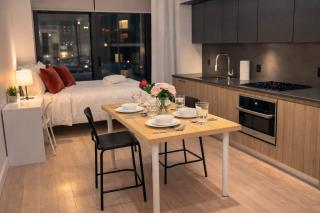 Downtown Toronto Condo Sleeps 6 Two Queen Beds & Sofa Bed Gym Near UofT - 2