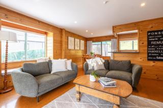 Moa Cottage - Central Oneroa Village - 7