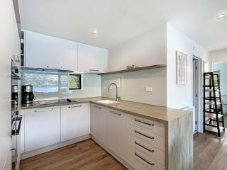 Penthouse Escape with Stunning Lake Views - 7