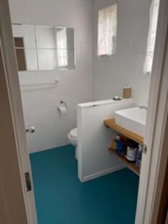 Hosts on the Coast Ocean Corner - 4