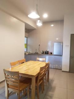 Barrington Square 2 Rooms Apartment at Golden Hill Night Market - 3