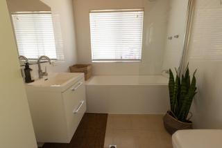 The Bach - 49 Elizabeth Crescent - 2