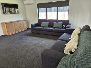 New Modern Taupo Escape just minutes from Township - 3