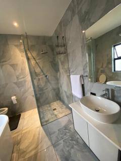 Upscale 3 Bedroom Townhouse near Sandton Hub - 5