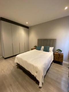 Upscale 3 Bedroom Townhouse near Sandton Hub - 6