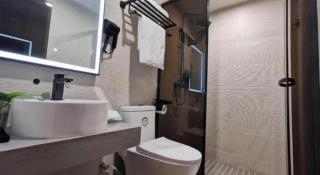 Green Tree Inn Express Shanghai Bund Yuyuan Xiaonanmen Metro Station - 2