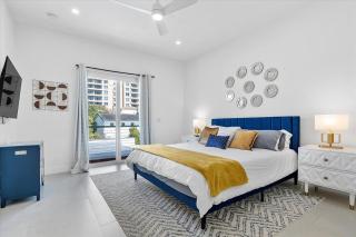 Miami Luxury 4BR Oasis with Private Pool, Outdoor Kitchen & Patio - 2