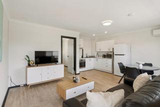 Charming Riverside Foreshore - 2