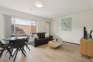 Charming Riverside Foreshore - 7