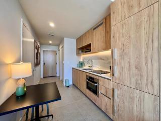 Escape to Chic Apartment in the Heart of Miami - 4