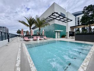 Escape to Chic Apartment in the Heart of Miami - 9