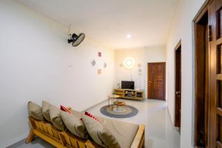 Villa New D'Bamboo by Plesirhati Yogja - 2