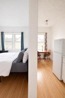 Studio in High FallsCozyTVKitchenDowntown - 7