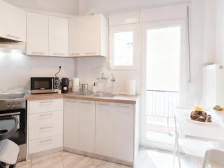 Spacious 2BR Apartment with Balcony - 9