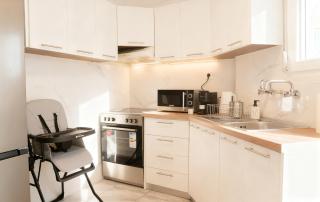 Spacious 2BR Apartment with Balcony - 5